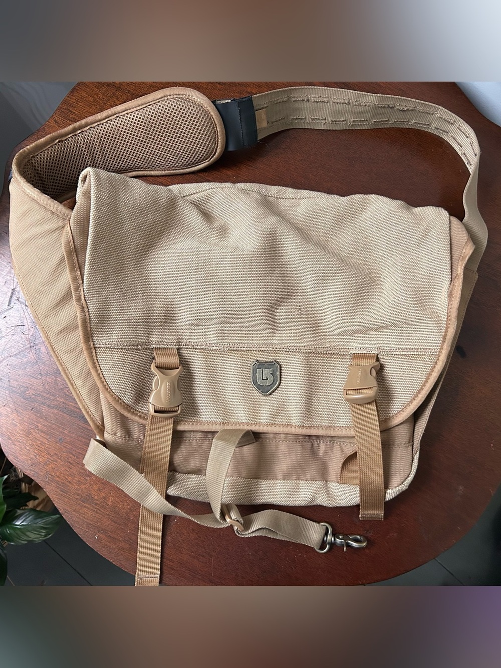 Burton Tan Canvas Messenger Bag Laptop Shoulder Strap Khaki Beige Y2K Buckle